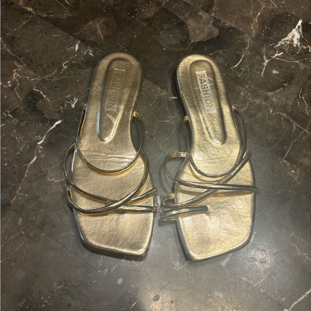 Women’s strappy flat sandals size euro 37 US 7